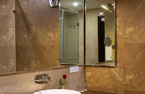Prem Nagar Hotel | Discover V One Pride: Family-Friendly with Great Amenities