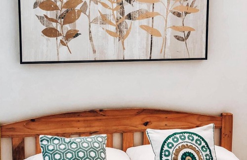 Dasmarinas Hotel | Discover V Resort Dasma: Family-Friendly with Pool & Breakfast