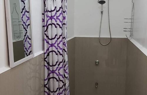 Dasmarinas Hotel | Discover V Resort Dasma: Family-Friendly with Pool & Breakfast