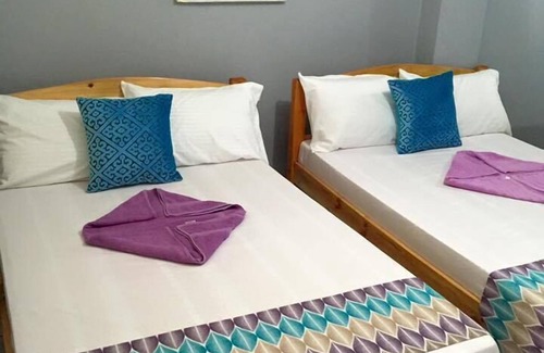 Dasmarinas Hotel | Discover V Resort Dasma: Family-Friendly with Pool & Breakfast
