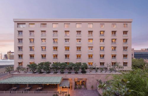 Sindhi Camp Hotel | Explore V Sarovar Portico, MI Road Jaipur - Family-Friendly Stay