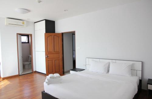 Tha Sala Hotel | Cozy V-twin Donjan Service Apartment - Child Friendly Retreat