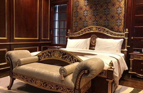 Svay Pao Hotel | Explore V V Hotel Battambang: Family-Friendly Retreat with Pool