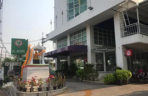 Chachoengsao Hotel | Discover V Verve Service Apartment Hotel with Family Amenities