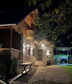 Gura Teghii Villa | V13 Wild Cabin - Cozy Mountain Retreat with Hot Tub