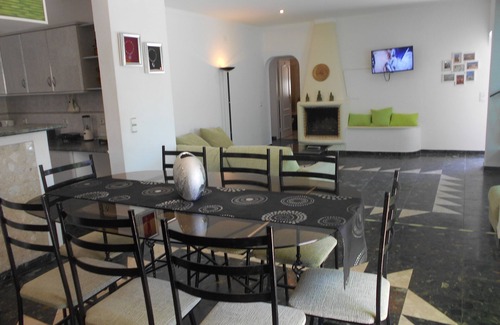 Gambelas Villa | V3-Faro: Pool, BBQ & Oceanfront Retreat with High Ratings