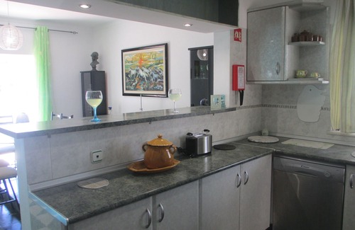Gambelas Villa | V3-Faro: Pool, BBQ & Oceanfront Retreat with High Ratings