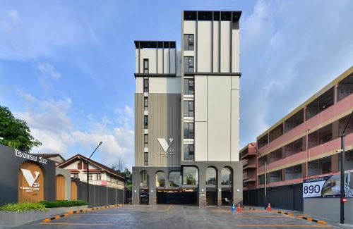 Chan Kasem Hotel | V32 Hotel
