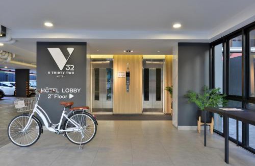 Chan Kasem Hotel | V32 Hotel