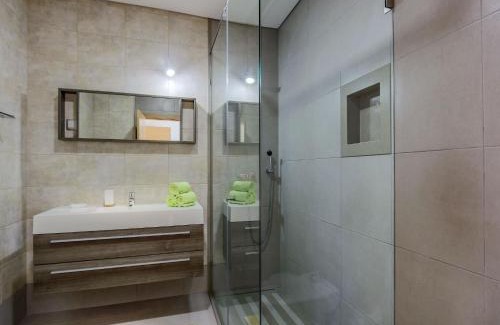 Mosqueira Villa | Beautiful Villa Jardins Branqueira2 Steps from the Beach