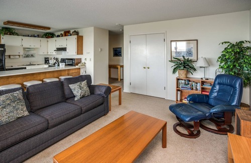 Gearhart Condo | Oceanfront 2 Bedroom Retreat with Pool & Scenic Views