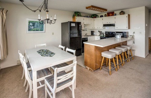 Gearhart Condo | Oceanfront 2 Bedroom Retreat with Pool & Scenic Views