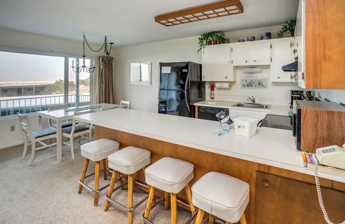 Gearhart Condo | Oceanfront 2 Bedroom Retreat with Pool & Scenic Views