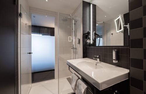 Ossendorf Hotel | Experience Comfort at V8 Hotel Köln - Rated 9.2/10