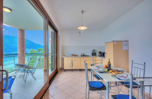 Tronzano Lago Maggiore Apartment | Experience Va Pensiero sul Lago with Scenic Views & Amenities