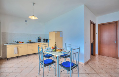 Tronzano Lago Maggiore Apartment | Experience Va Pensiero sul Lago with Scenic Views & Amenities