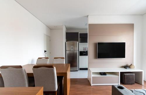 Zona Leste Apartment | Elegant VA26 Apartment with Balcony in Vila Carrão