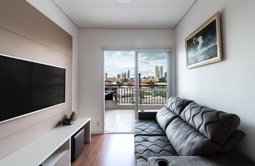 Zona Leste Apartment | Elegant VA26 Apartment with Balcony in Vila Carrão