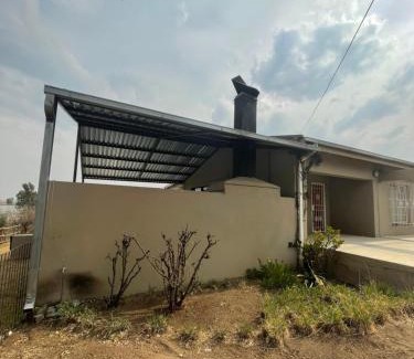 Oranjeville House | Pet-Friendly Vaaldam @ Sgt Pepper’s Holiday Home Retreat