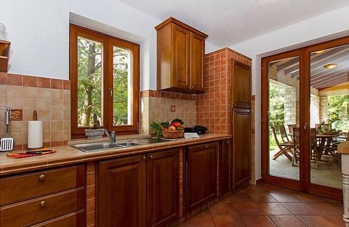 Stanisovi House | Oceanfront Retreat: Vacation Home Ana with Pool & Spa