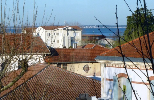 Andernos-les-Bains Apartment | Beachfront Apartment with Air Conditioning & Spa Amenities