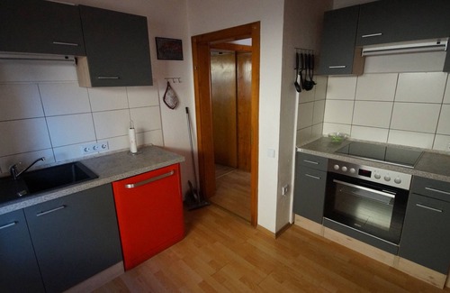 Neustadt-Lachen-Speyerdorf Condo | Spacious Vacation Apartment with Pool and Sunny Garden