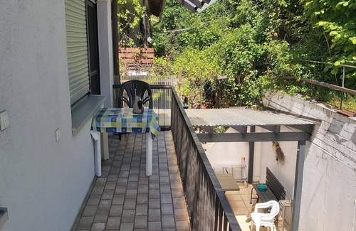 Neustadt-Stadtmitte Apartment | Vacation apartment with castle view in a quiet residential area