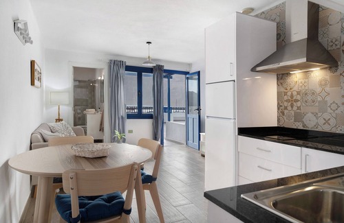 Caleta de Sebo Apartment | Cozy Toledo Apartment with Sea View & Private Terrace