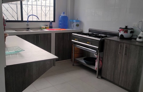 Tonsupa House | Exclusive Family Retreat Near Beach with Pool and Spa