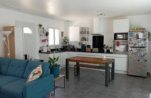 Chateauneuf-les-Martigues House | Relaxing Getaway 10 Minutes from Beaches with Pool & BBQ
