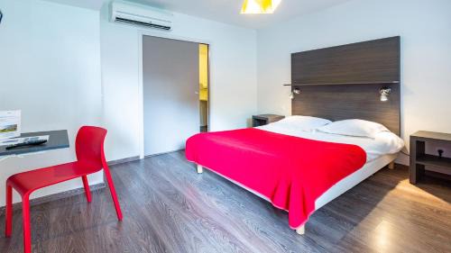 Roz-sur-Couesnon Hotel | Relax at Vacancéole - Les Chambres de la Baie with Ocean Views