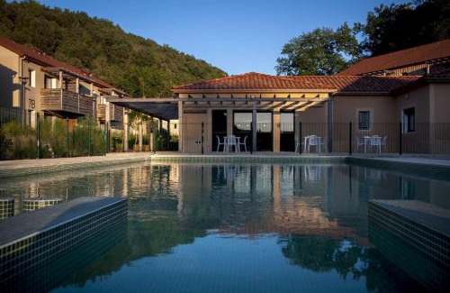 Les Eyzies Apartment | Comfortable Stay at Vacancéole - Résidence Le Clos du Rocher