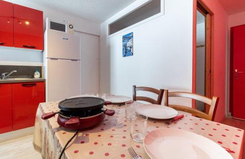 Genos Apartment | Cozy Apartment for 6, Just Steps from Ski Slopes