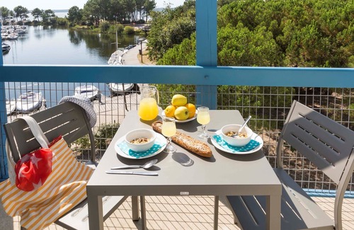 Hourtin Port Condo | Relaxing Retreats Near Bordeaux with Pool and Spa Amenities