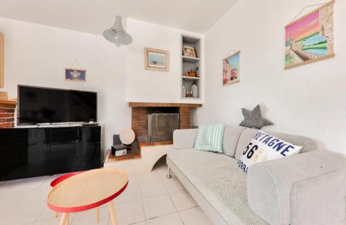 Penvins House | Comfortable Stays at Sarzeau with Family-Friendly Amenities