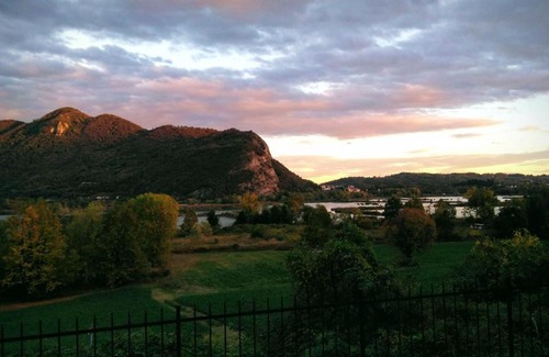 Cremignane Apartment | Pet-Friendly Retreat at Casa Vacanze Iseo & Franciacorta