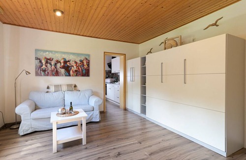 Katharinenhof Apartment | Cozy Apartment for 2 in Fehmarn with Pet-Friendly Amenities