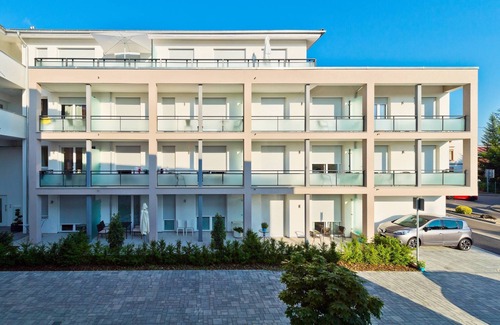 Endingen am Kaiserstuhl Apartment | Cozy 1-Bedroom Apartment with Kitchen & Breakfast Options