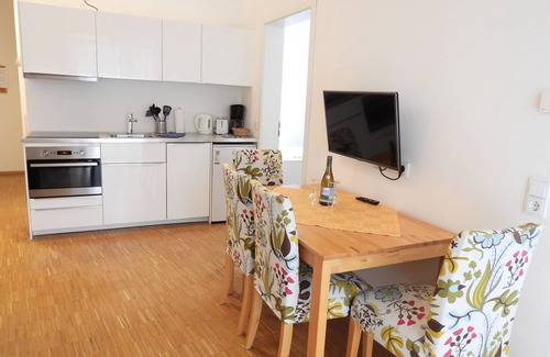 Endingen am Kaiserstuhl Apartment | Cozy 2-Bedroom Vacation Apartment with Kitchen & Breakfast