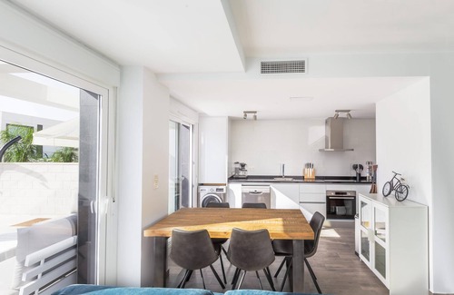 Puerto Marino Villa | Relax at Casa Bos: Dolphin Pool, Jacuzzi & Oceanfront Bliss