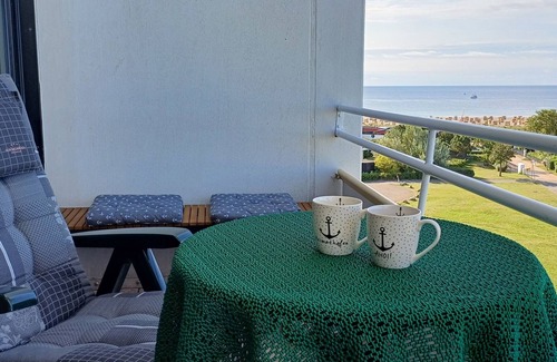 Fehmarn Apartment | Cozy Oceanfront Apartment for 2 in Fehmarn OT Burgtiefe