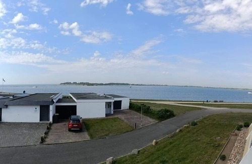 Fehmarn Apartment | Cozy Oceanfront Apartment for 4 in Fehmarn Burgtiefe