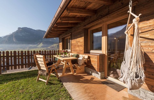 Ramsau im Zillertal Condo | Mountain View Retreat with Private Sauna & Pet-Friendly Stay