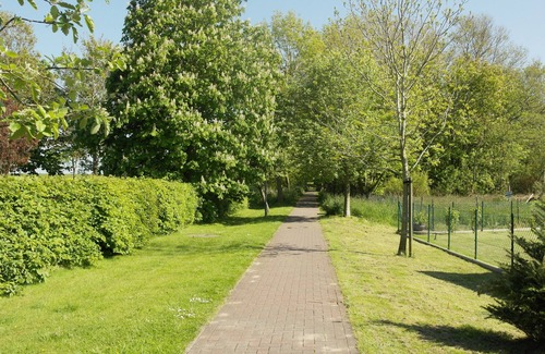 Busumer Deichhausen Apartment | Cozy Oceanfront Apartment for Two in Büsumer Deichhausen