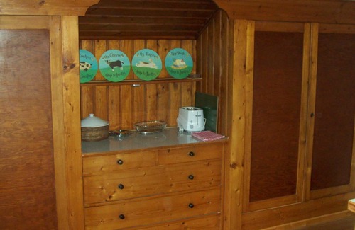 Gstadt Apartment | Cozy Vrbo Property with Family and Pet-Friendly Amenities