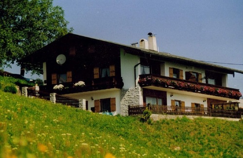Marktschellenberg Apartment | Serene Retreat: Family-Friendly Apartment with Panoramic Views