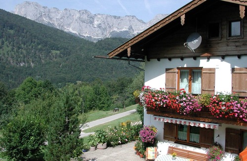 Marktschellenberg Apartment | Ideal Family Apartment for 4 with Balcony in Haus Blumreit
