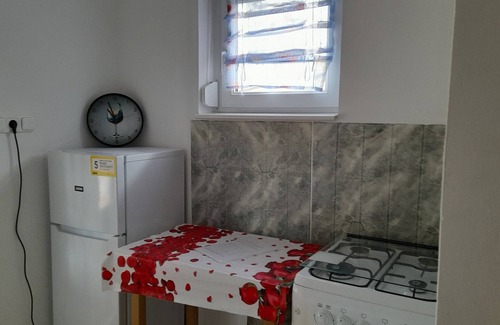 Balatonmariafurdo Villa | Cozy Lakeside Apartment with Pool for Couples Retreat