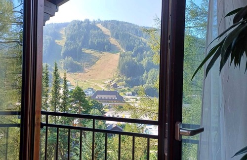 Semmering Apartment | Vacation apartment with mountain view (75sqm)