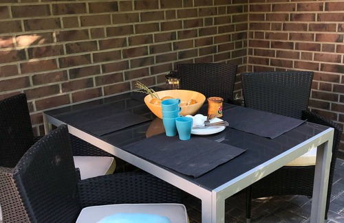 Butjadingen Apartment | Top-Rated Vacation Apartment Wattwurm by the Harbor